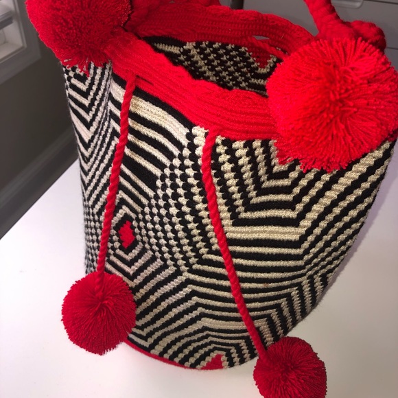 Authentic Handmade Colombian Wayuu Mochila Bag - Picture 3 of 4